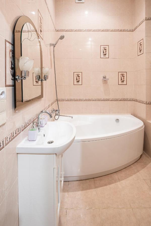 3 Bedrooms Royal Italian Style In An Austrian Building, Parking, Balcony إلفيف المظهر الخارجي الصورة