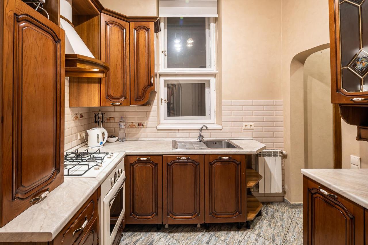 3 Bedrooms Royal Italian Style In An Austrian Building, Parking, Balcony إلفيف المظهر الخارجي الصورة