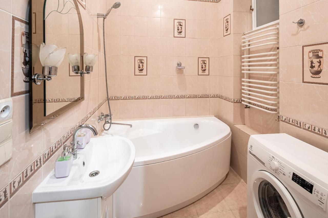 3 Bedrooms Royal Italian Style In An Austrian Building, Parking, Balcony إلفيف المظهر الخارجي الصورة